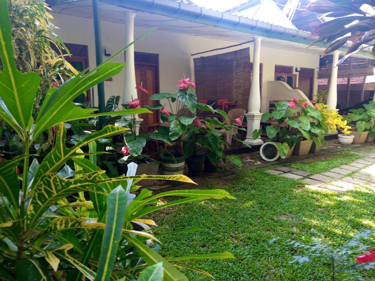 Sansala Guesthouse & Restaurant Tangalle Bagian luar foto