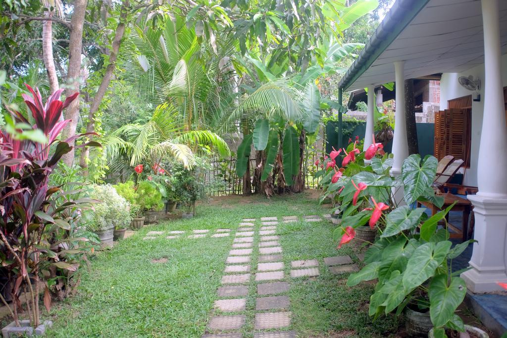 Sansala Guesthouse & Restaurant Tangalle Bagian luar foto