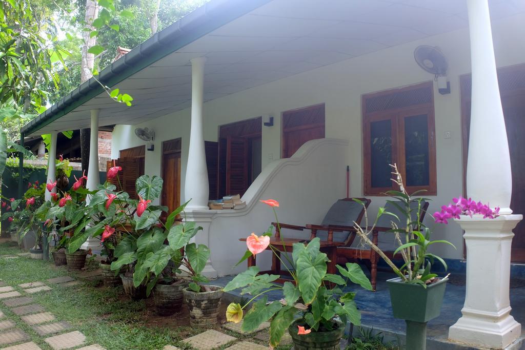 Sansala Guesthouse & Restaurant Tangalle Bagian luar foto