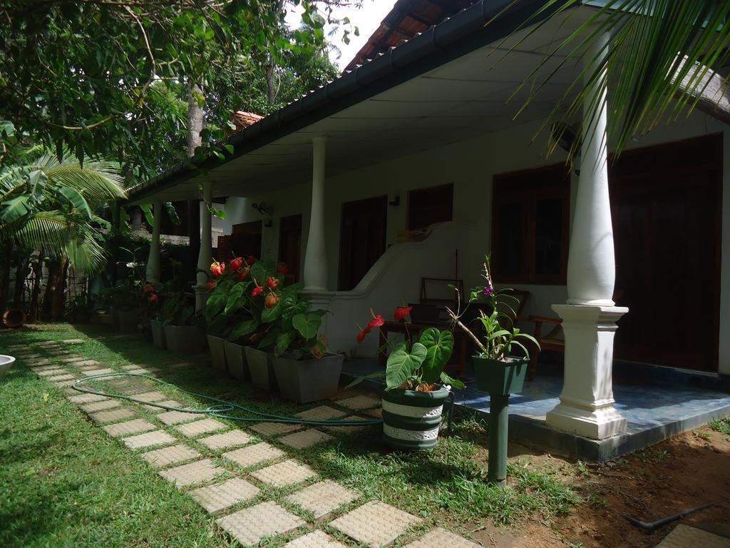 Sansala Guesthouse & Restaurant Tangalle Bagian luar foto